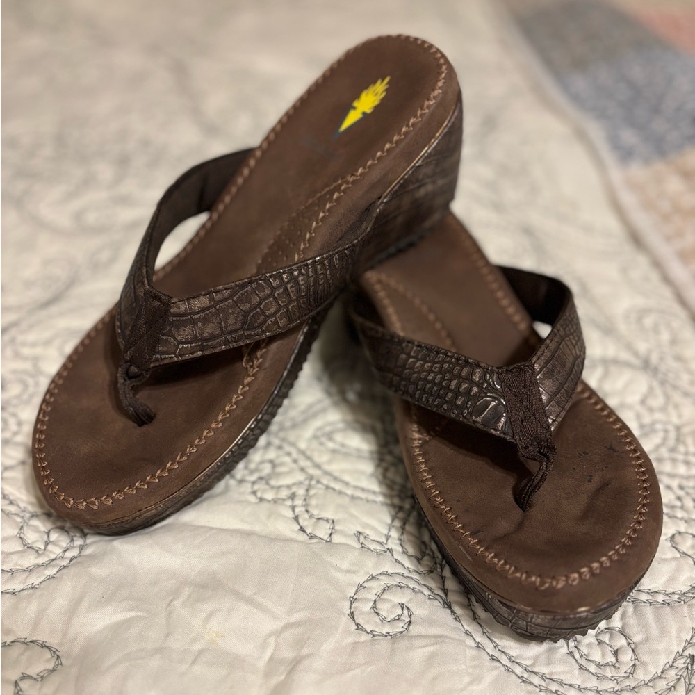 Volatile size 8, wedge slip on thong sandals